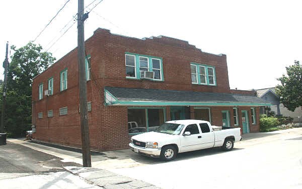 Primary Photo - 402-500 Teetshorn St