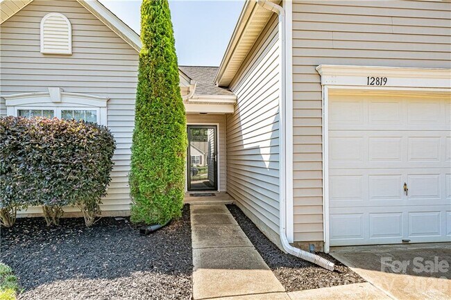 Foto del edificio - 12819 Slade Castle Ct