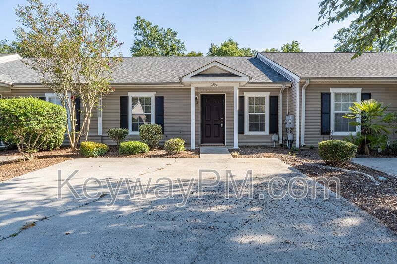 Primary Photo - 2218 Bridgeton Rd