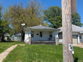 Building Photo - 715 W Thrush Ave