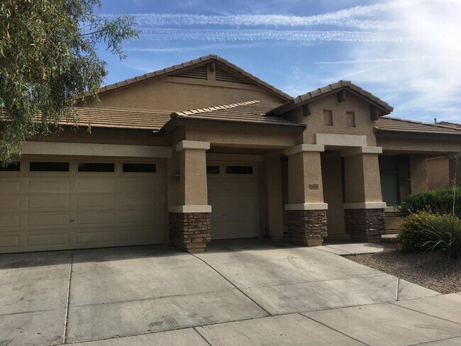 Building Photo - Spacious 3 bedroom w/bonus room and 3 Car ...