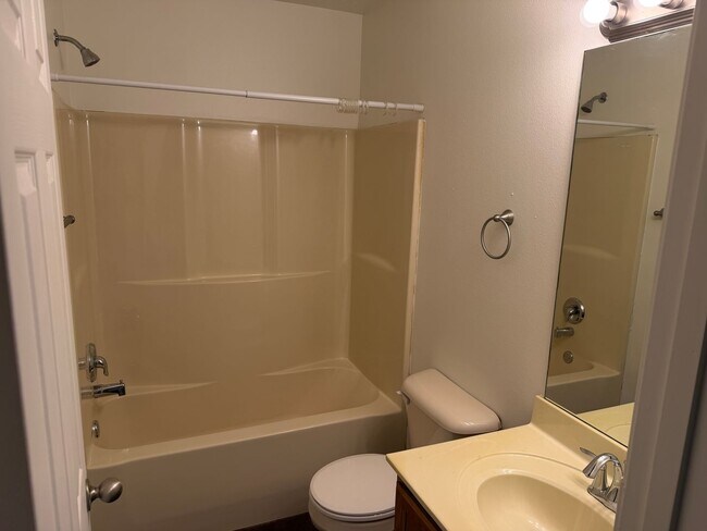 Foto del edificio - 2 Bed 2 Bath Duplex