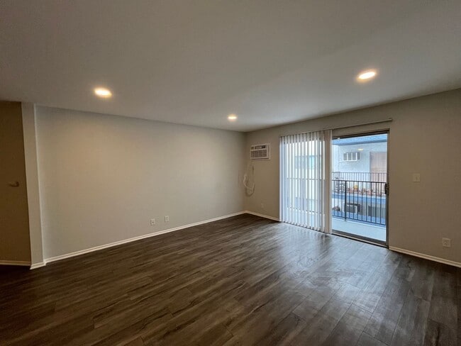 Interior Photo - 2039 North Las Palmas Ave