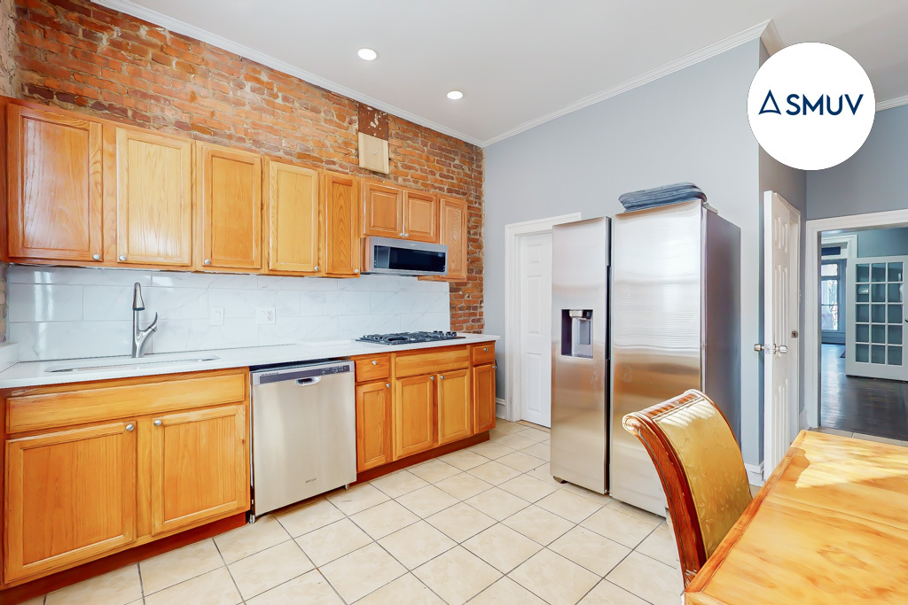 Primary Photo - Warm and spacious townhome in Charles vill...