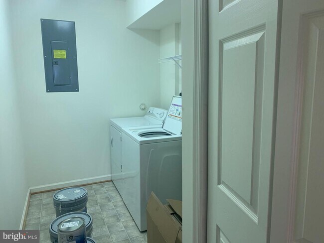 Building Photo - 21 Toms Brook Dr