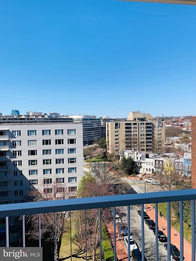 Foto del edificio - 730 24th St NW