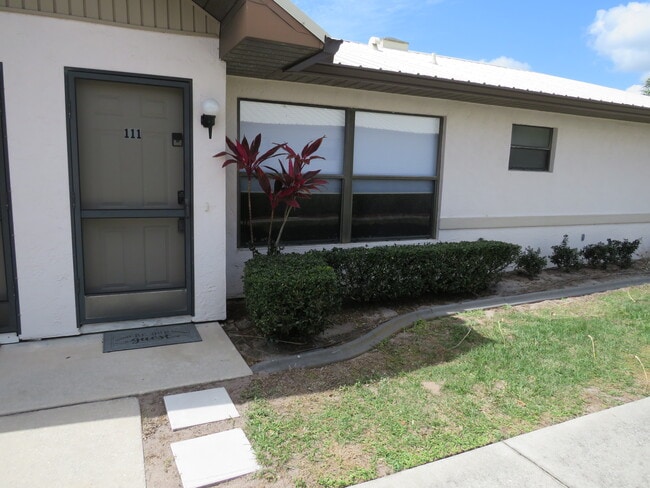 Building Photo - 111 Villaway