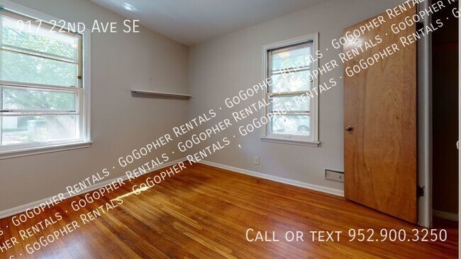 Building Photo - Affordable 4 bedroom 2 bath duplex close t...