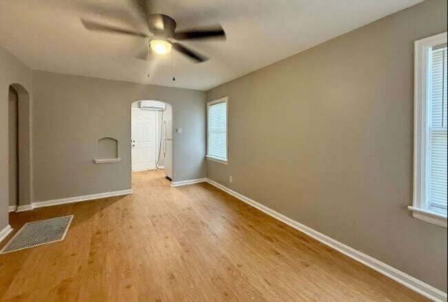 Foto del edificio - 409 N Indiana Ave