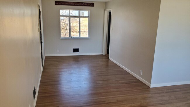 Foto del edificio - 5361 E Jewell Ave