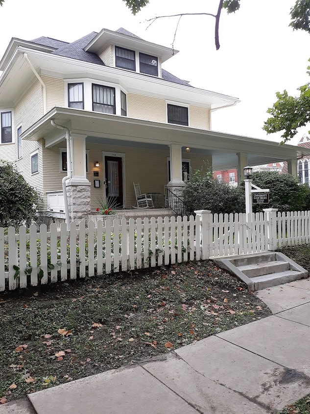 328 E Jefferson St, Iowa City, IA 52245 House Rental in Iowa City, IA