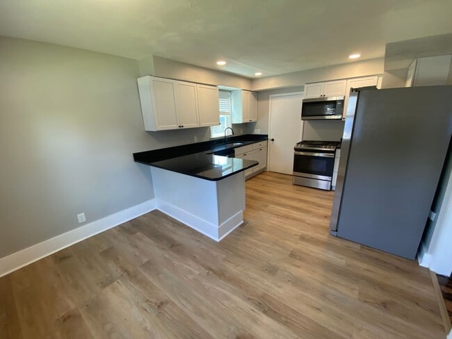 Building Photo - Fully Remodeled 3Bedroom House!