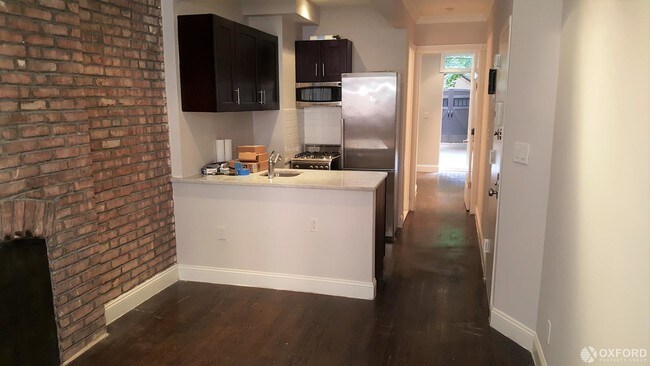 Building Photo - 310 West 21st Street