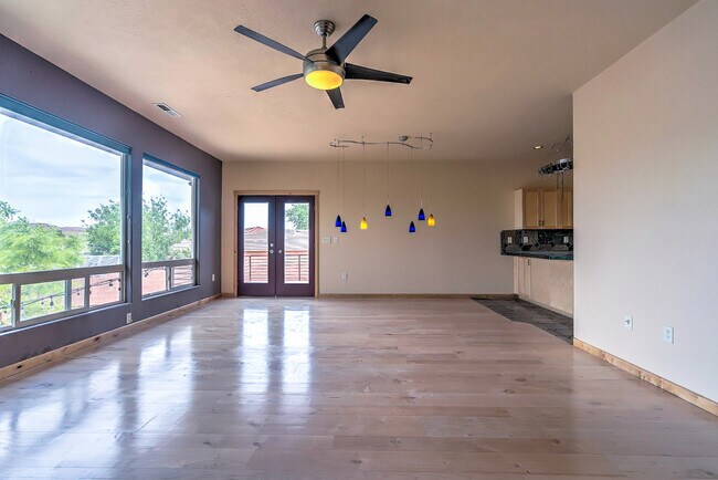 Foto del edificio - Pet Friendly, 4 bed, 3 bath, Gorgeous Home...