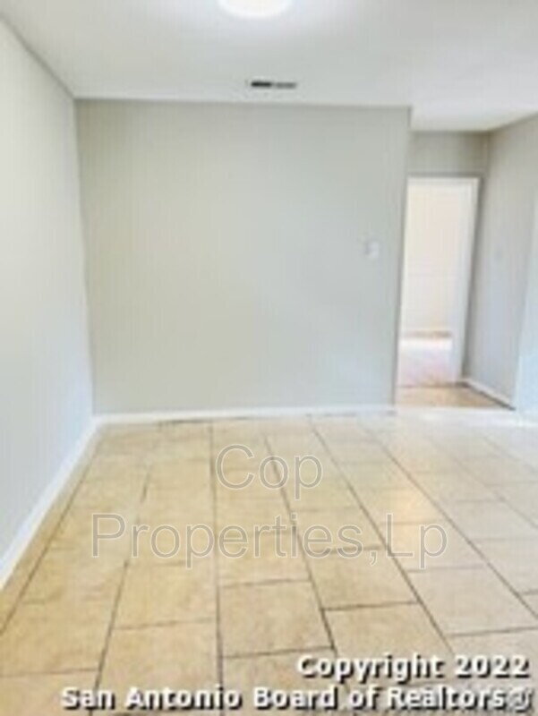Foto del edificio - "Charming 3-Bedroom Duplex in San Antonio's Heart – Perfect Blend of Comfort and Convenience!"