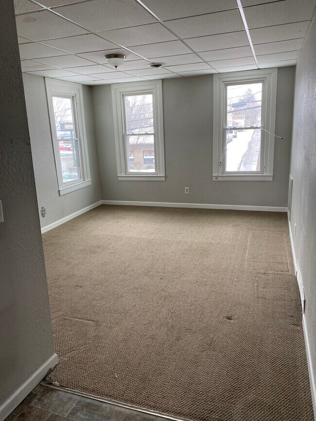 305 N Main St Unit Upstairs, Newark, NY 14513 305 N Main St Newark