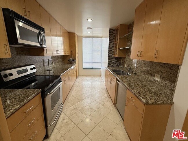 Foto del edificio - 450 N Oakhurst Dr
