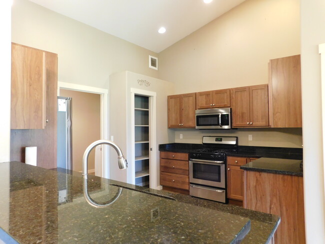 Building Photo - 631 Fox Den Trail