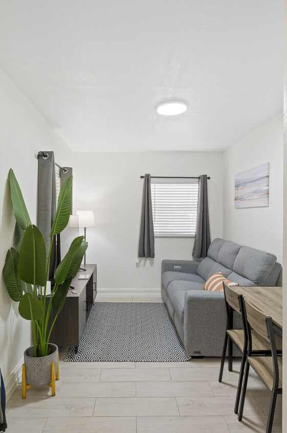 Foto principal - 74 NW 70th St