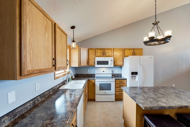 Building Photo - 1728 Ponderosa Ln