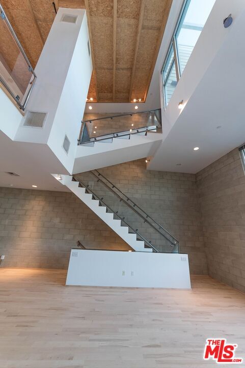 Foto del edificio - 717 Highland Ave