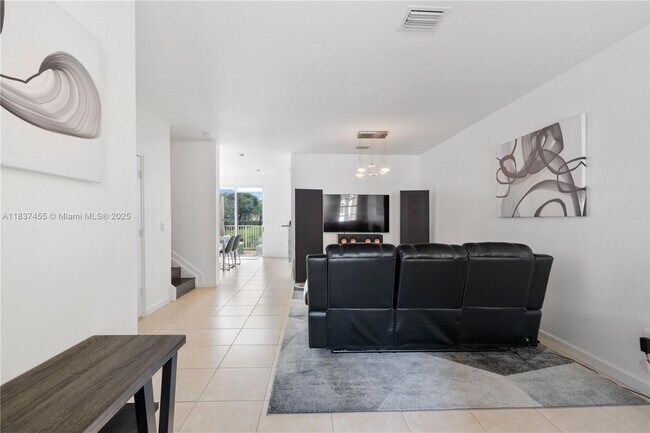 Foto del edificio - 8618 NW 113th Ct