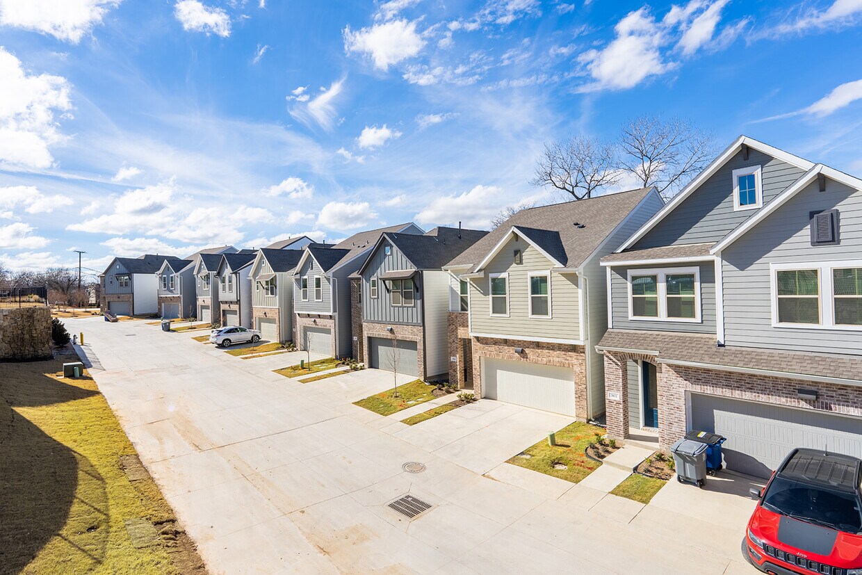 Foto principal - 2766 Prairie Clover Ln