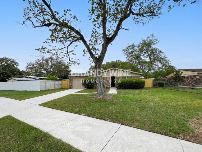 Foto del edificio - 8409 Red Holly Ln