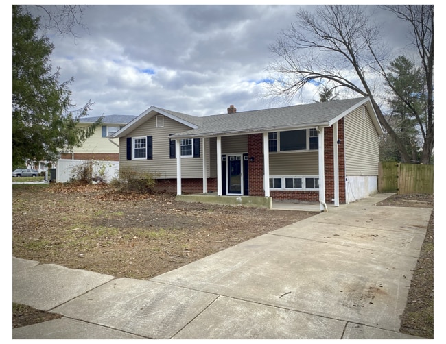 Building Photo - 11 Windflower Dr
