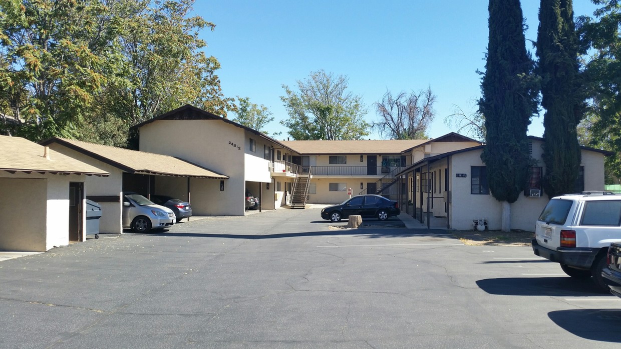 Foto principal - 24810 Newhall Ave