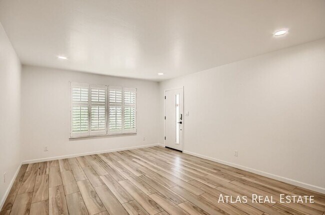 Building Photo - 3115 S Kachina Dr