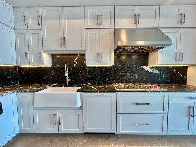 Foto del edificio - 1 Bedroom Luxury Condo w/ Exquisite Design...