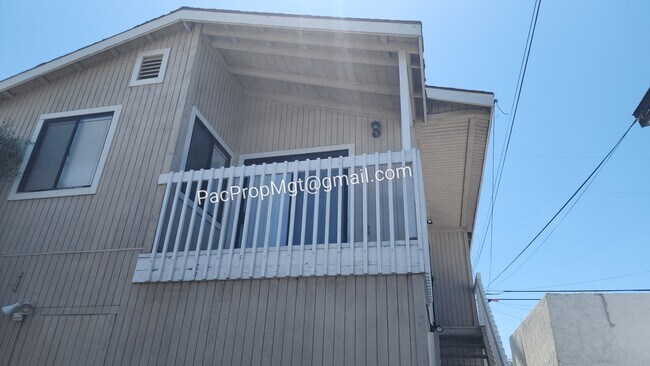Building Photo - 717 Amapola Ave. B