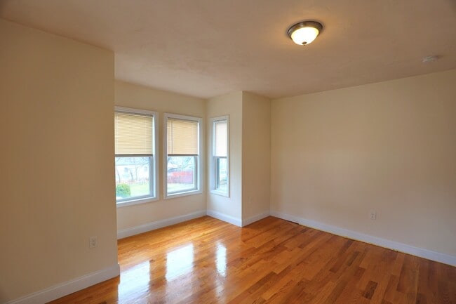 Building Photo - 62 Lincoln St