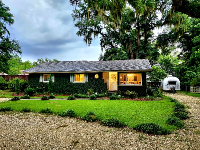 Building Photo - 6523 Village Point Dr