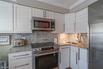 Building Photo - 1215 Edington Pl