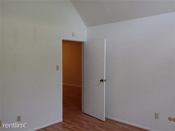 Building Photo - 2425 Holly Hall St