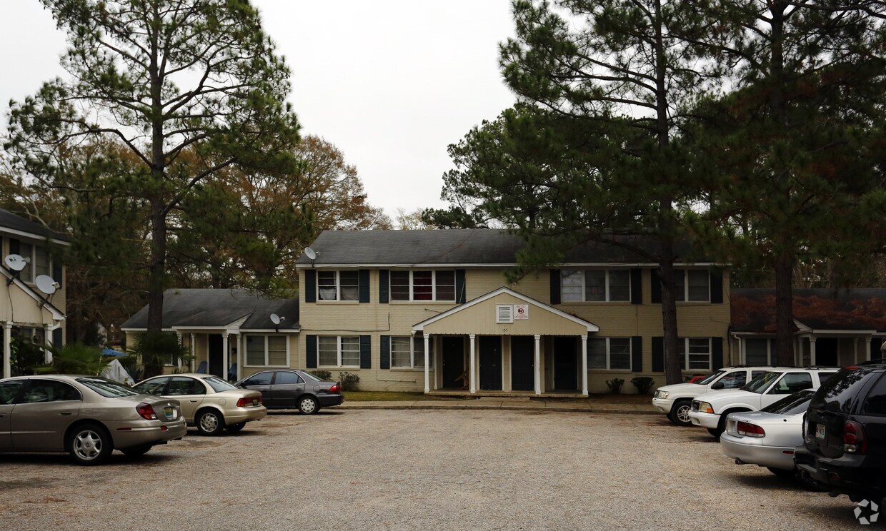 Building Photo - Briarwood Apartments