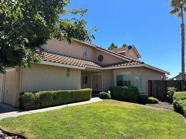 Building Photo - FABULOUS 4 BEDROOM MEDITERRANEAN RENTAL!