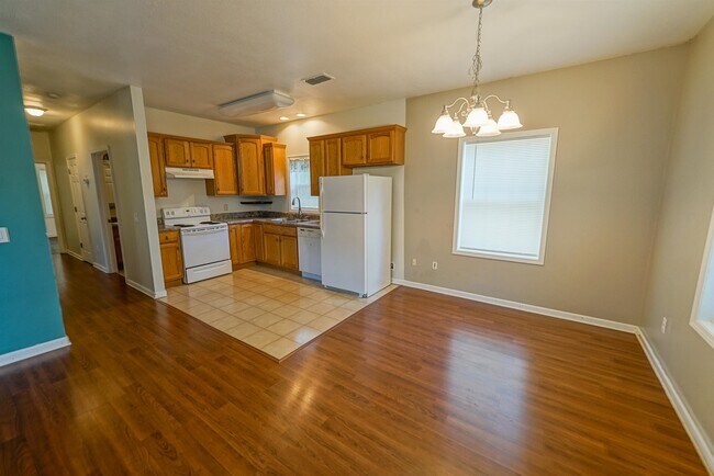 Building Photo - 2741 Kennedy Dr