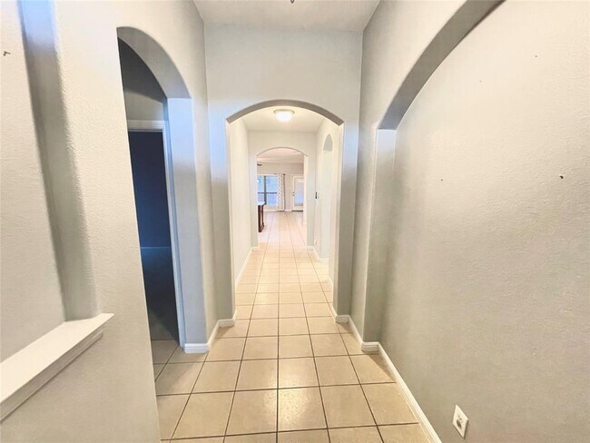Building Photo - 633 Goldstone Ln