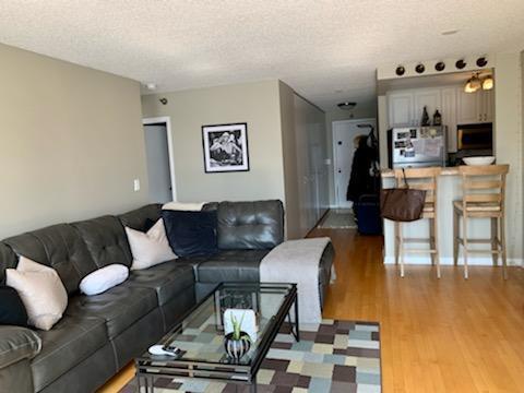 Building Photo - 111 W Maple St