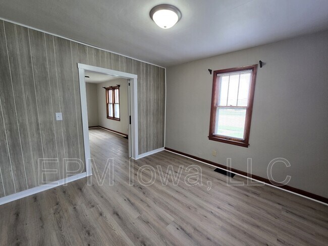 Foto del edificio - 1812 Logan Ave