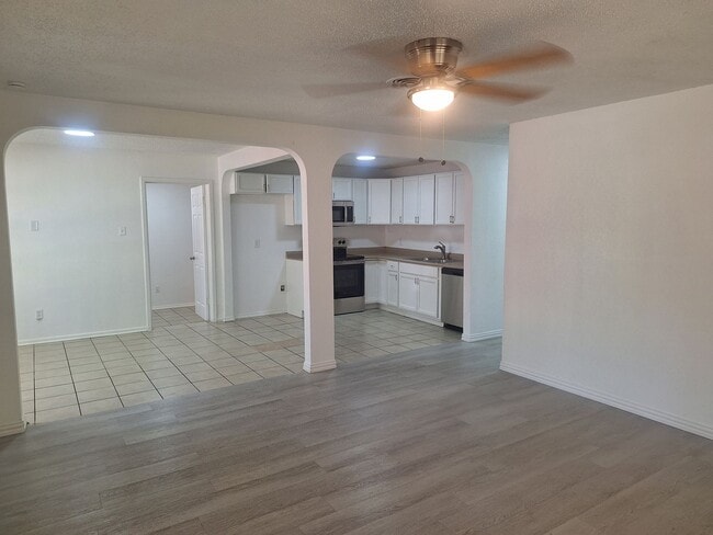 Building Photo - 5912 Maceo Ln