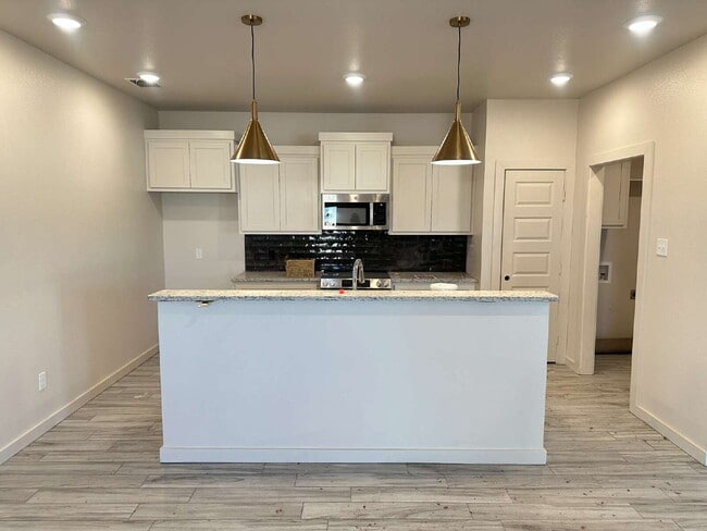 Foto del edificio - Brand new townhomes in Frenship East!