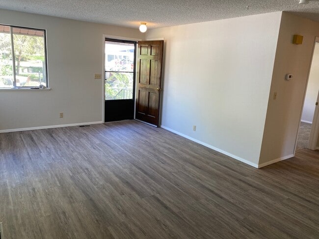 Building Photo - 1512 W Dewey St