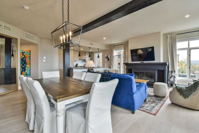 Building Photo - 170 Chem. au Pied de la Montagne