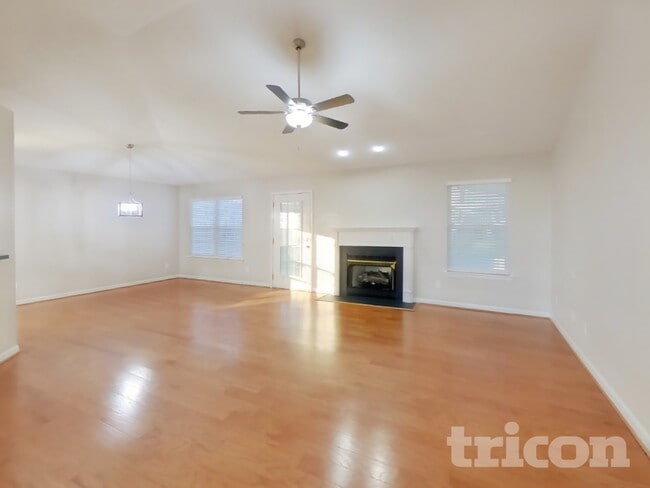 Foto del edificio - 2103 Academy Way