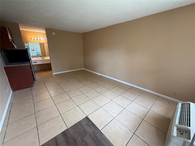 Building Photo - 7900 S Orange Blossom Trail
