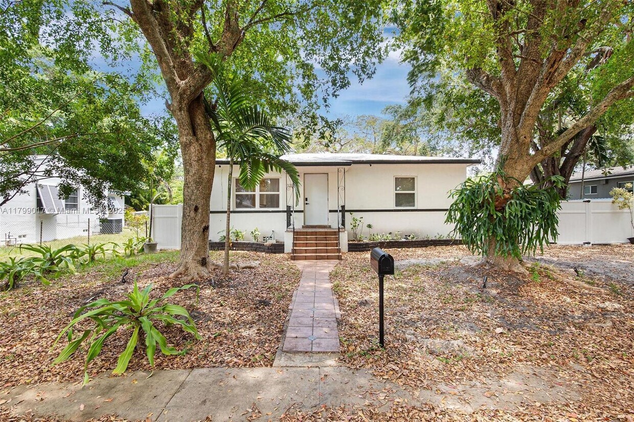 Primary Photo - 12325 NE 11th Pl